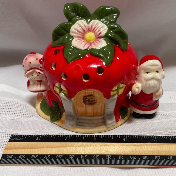 Vintage 1980 "Santa Visits Strawberry Shortcake" Christmas Figurine - Picture 3 of 9